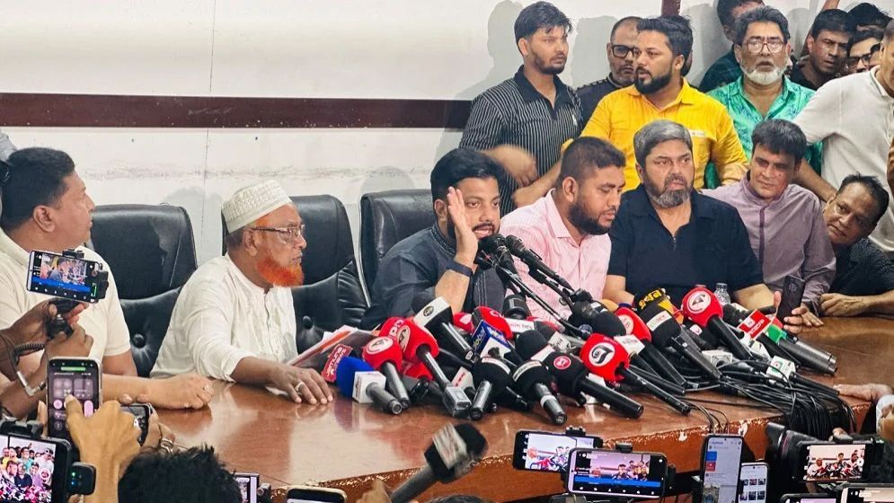 মন্ত্রিসভা থেকে পদত্যাগ করলেন ইশরাক