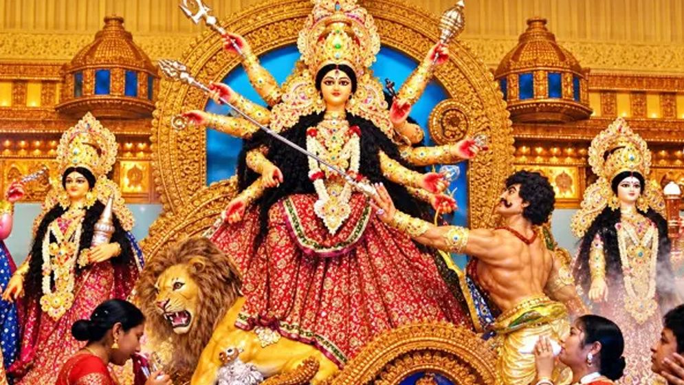 বিজয়া দশমী আজ, ঢাক-শঙ্খের ধ্বনিতে বিদায়ের সুর  