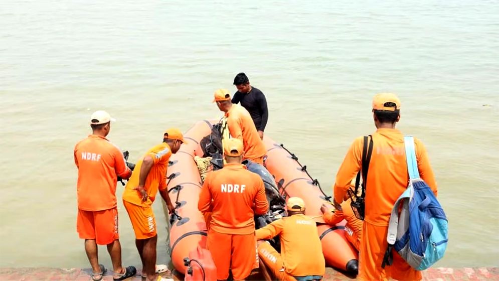 ভারতে গঙ্গা নদীতে নৌকাডুবি, শিশুসহ ১১ জন নিহত