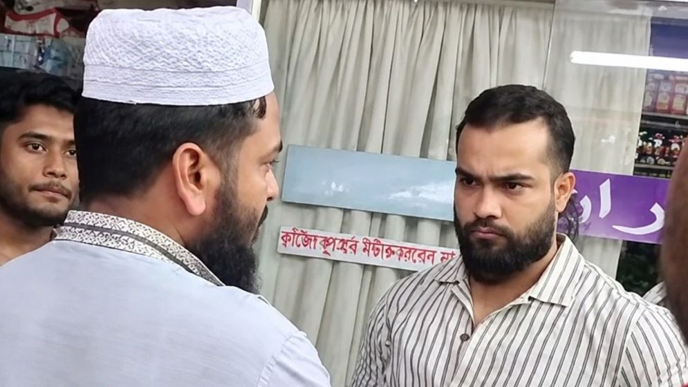 দেশ ছাড়েননি, আগাম জামিন চেয়েছেন সেই শিশুর বাবা