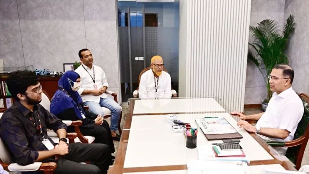 প্রধানমন্ত্রীর কাছে আবরার ফাহাদের নামে সেতু ও হল চাইল পরিবার