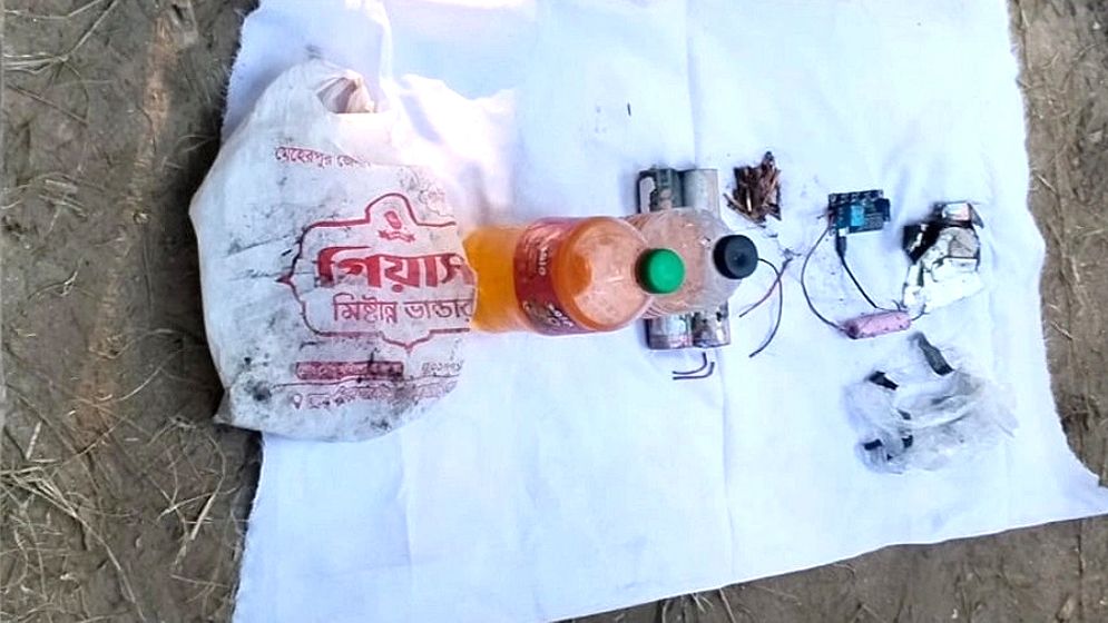 লালন আখড়াবাড়িতে টাইম বোমাসদৃশ বস্তু উদ্ধার