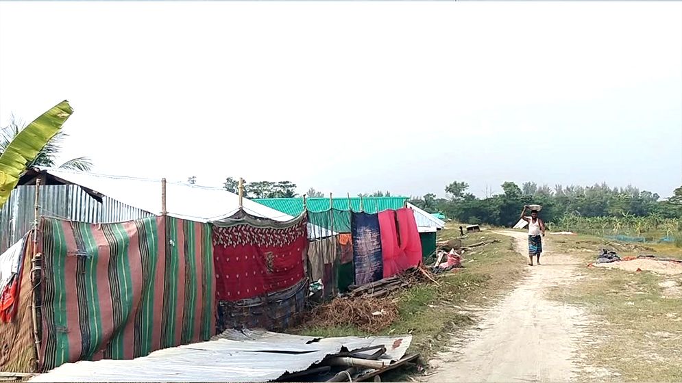 বিএনপির প্রভাবে বেড়িবাঁধের জমি দখল করে ‘বসতি বাণিজ্য’