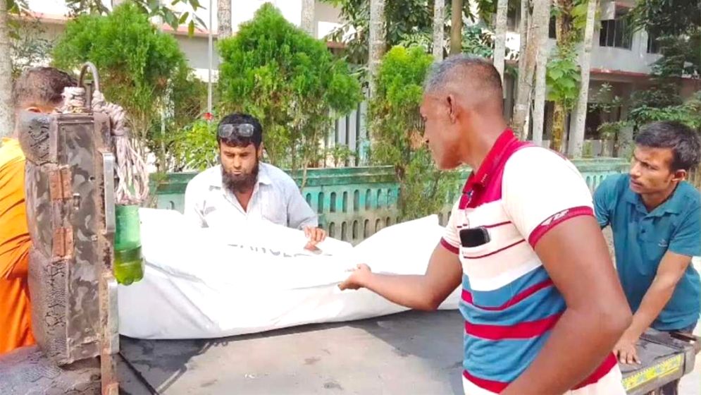 সাতক্ষীরায় মাছ চোর সন্দেহে ঘের ব্যবসায়ীকে পিটিয়ে হত্যা