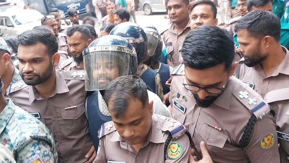 রবীন্দ্রনাথের গ্রাফিতি মোছার চেষ্টা: আয়াসসহ ৪ জন রিমান্ডে 