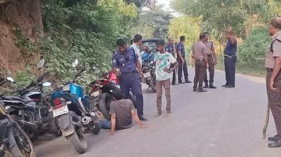 কক্সবাজারে সড়কে প্রকাশ্যে অস্ত্র হাতে ডাকাতি  