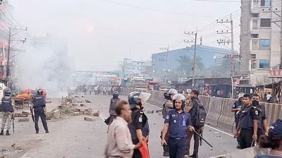 কালিয়াকৈরে পুলিশের সঙ্গে শ্রমিকদের সংঘর্ষ  