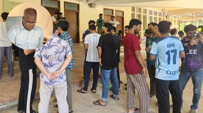 ভিসি কার্যালয়ে ফের তালা দিল শিক্ষার্থীরা, নতুন উপাচার্য অবরুদ্ধ  