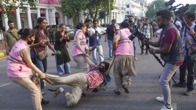 দিল্লি পুলিশকে ২৪ ঘণ্টার আলটিমেটাম