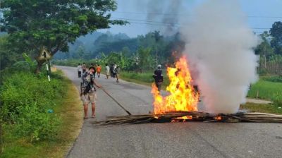 রাঙামাটি-খাগড়াছড়ি সড়কে অবরোধ, যান চলাচল বন্ধ