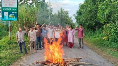 সাজেক সড়কে অবরোধ, আগুন জ্বালিয়ে বিক্ষোভ
