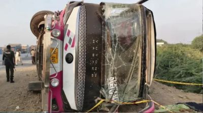 যাত্রীবাহী বাস উল্টে নিহত ১০, আহত ৪৪