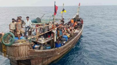 সমুদ্রপথে অবৈধভাবে মালয়েশিয়াগামী বোটসহ ৭৬ জনকে উদ্ধার, আটক ১১