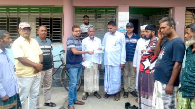 রহনপুর পৌরসভায় ডেঙ্গু সচেতনতায় লিফলেট বিতরণ