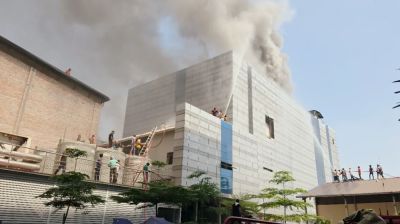 টঙ্গীতে ওষুধ কারখানায় আগুন, নিয়ন্ত্রণে যোগ দিয়েছে সেনাবাহিনী  