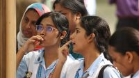 এইচএসসি ও সমমান পরীক্ষায় প্রায় অর্ধেক শিক্ষার্থীই ফেল