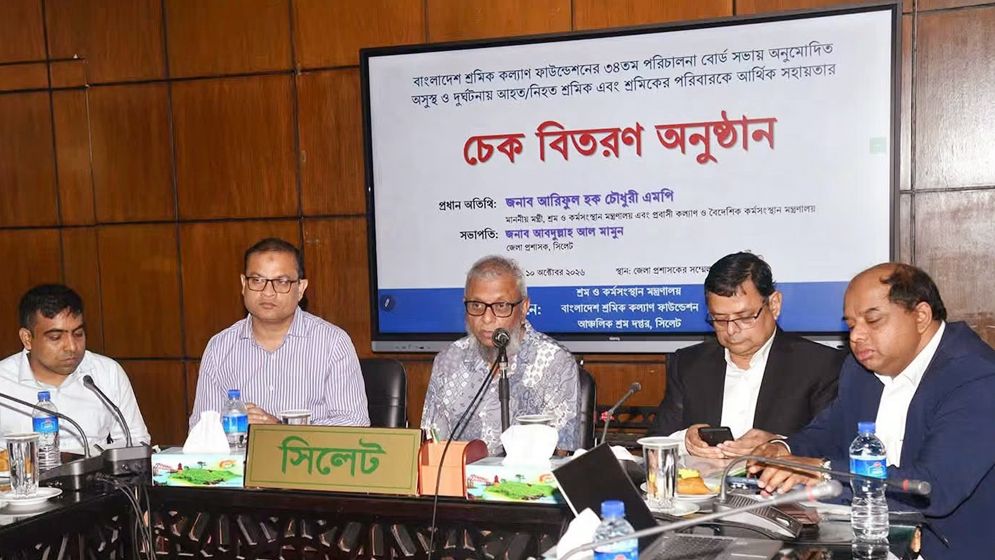 শ্রমিকের চিকিৎসা ও মেধাবী সন্তানদের শিক্ষায় সহায়তা দেবে সরকার  