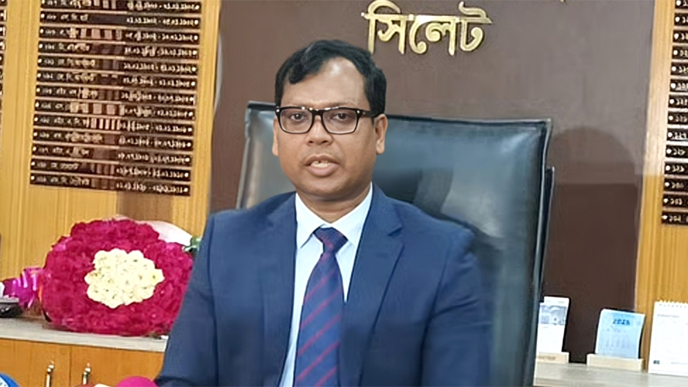 সিলেটের সদ্য প্রত্যাহারকৃত ডিসি সারওয়ারকে পুনর্বহালের দাবি উঠেছে। আপনি কি মনে করেন তাকে পুনর্বহাল করা উচিত?